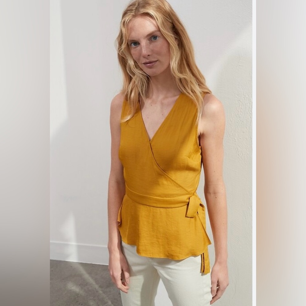 NWT Banana Republic sleeveless wrap top